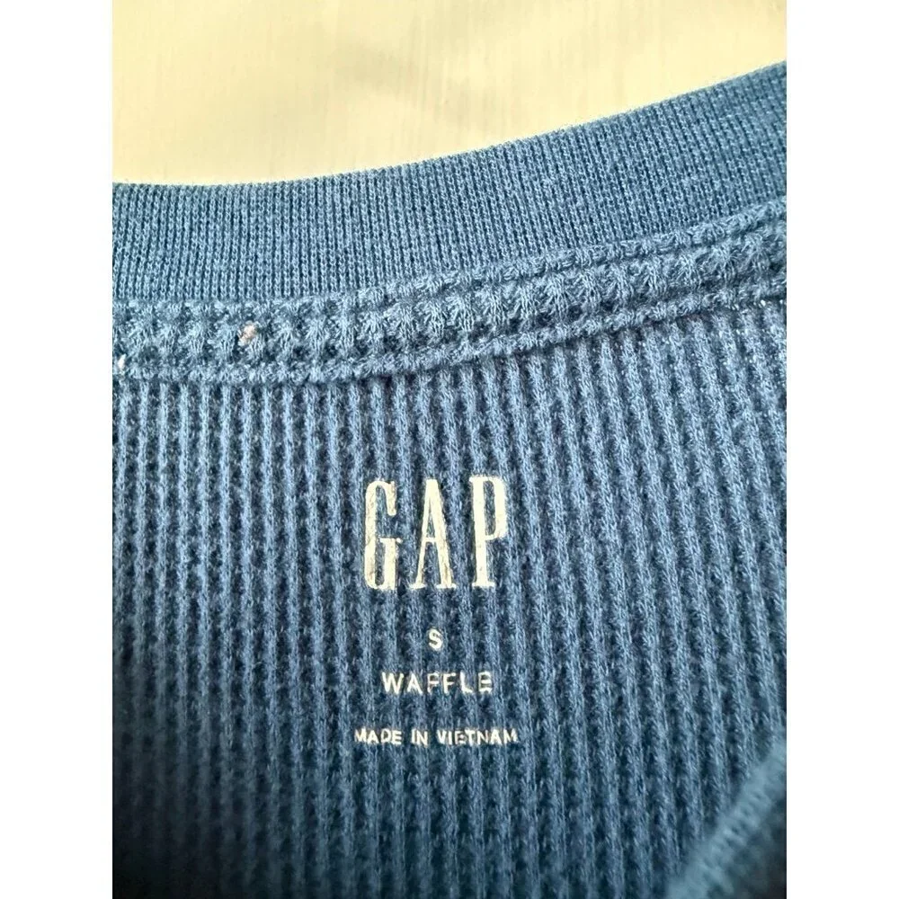 GAP men’s size small blue waffle sweater